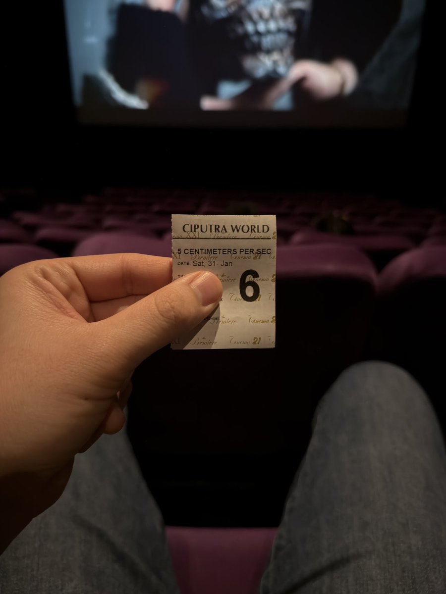 Elbert_Reyner's tweet photo. Dua kali lebih panjang, dua kali lebih sadis menyayat hati, #5CentimetersPerSecond adalah bagaimana adaptasi live action seharusnya dibuat. Ia tak hanya setia dengan emosi &amp; gaya visual Makoto Shinkai, tapi juga mengembangkan narasinya jauh lebih kuat &amp; relatable. Bagus banget! https://t.co/nh6ZTj5KOg
