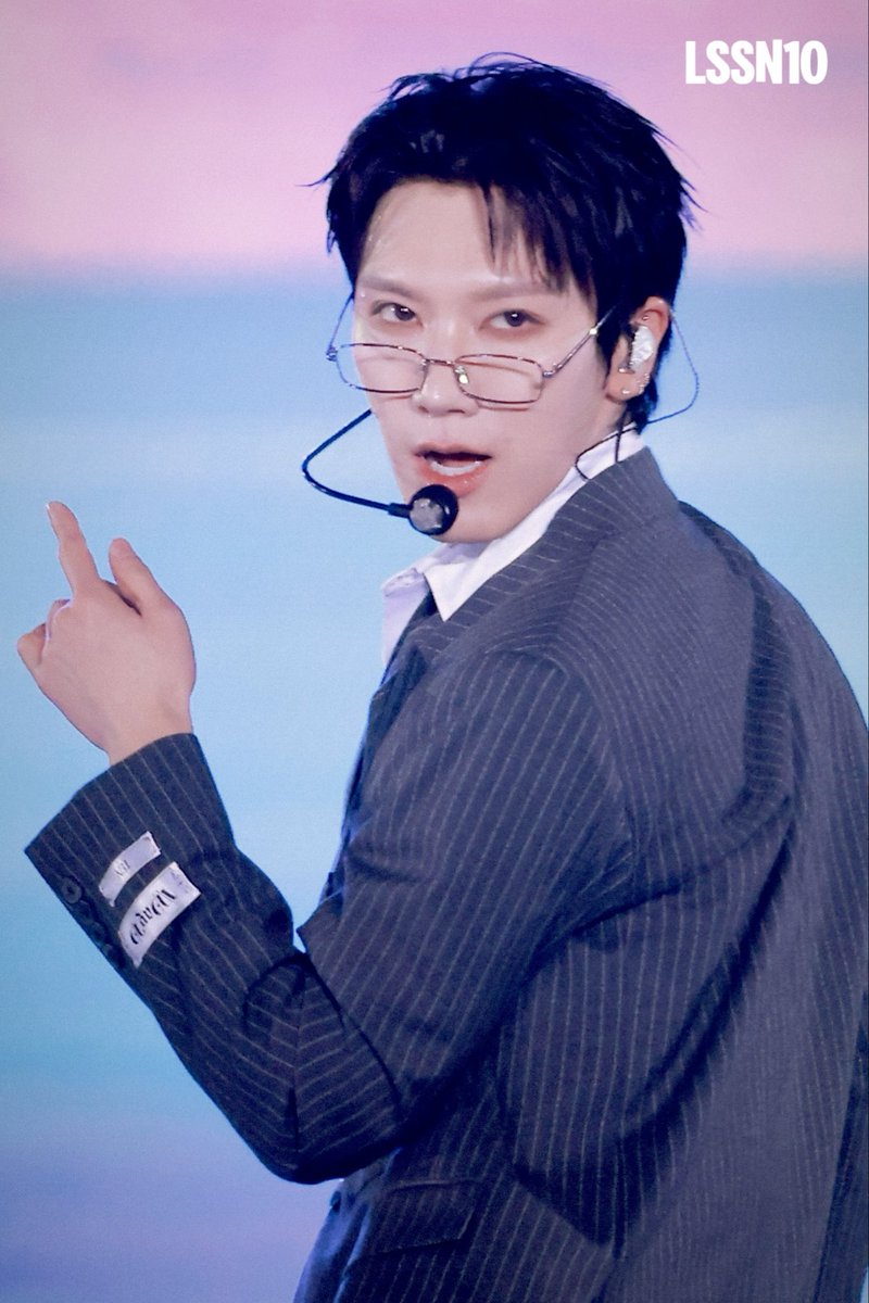 260131 SMT FUK

WITH FULL EARRINGS SET.

#TENLEE #tenlee_1001 
#TEN #텐 #เตนล์ #李永钦
 #SMTOWN_LIVE_FUKUOKA