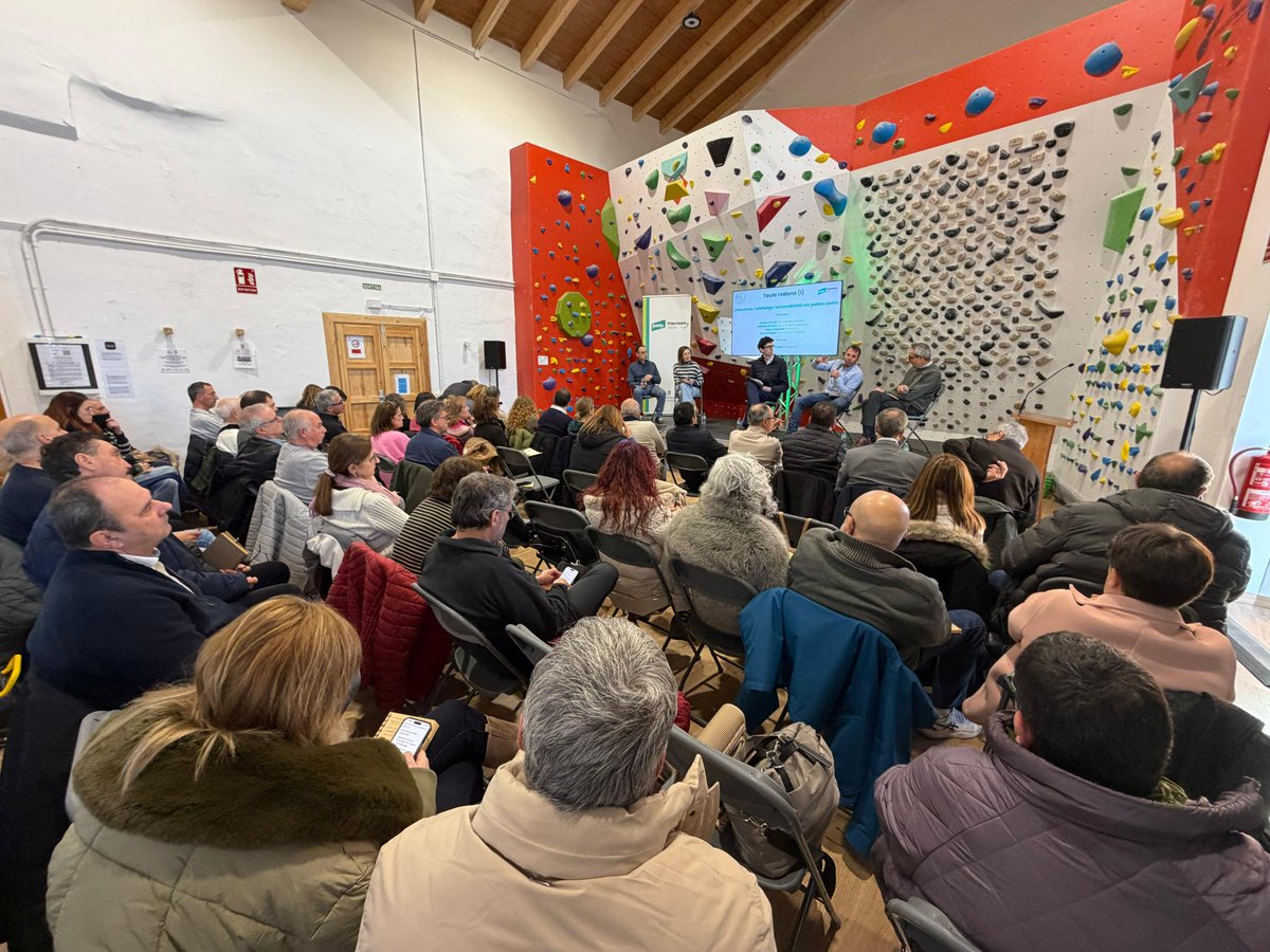 jorfabrega's tweet photo. 🏔 Matí de dissabte a Peramola a la Jornada de Treball Municipalista de @JXCatTdLleida i  @JuntsXPiriAran. Compartir, sumar i crear estratègies per avançar amb mirada rural, just la que no té el PSC ni el govern. Gràcies a Junts Impulsem de la @DiputacioLleida per organitzar-ho. https://t.co/HzxumLpElr