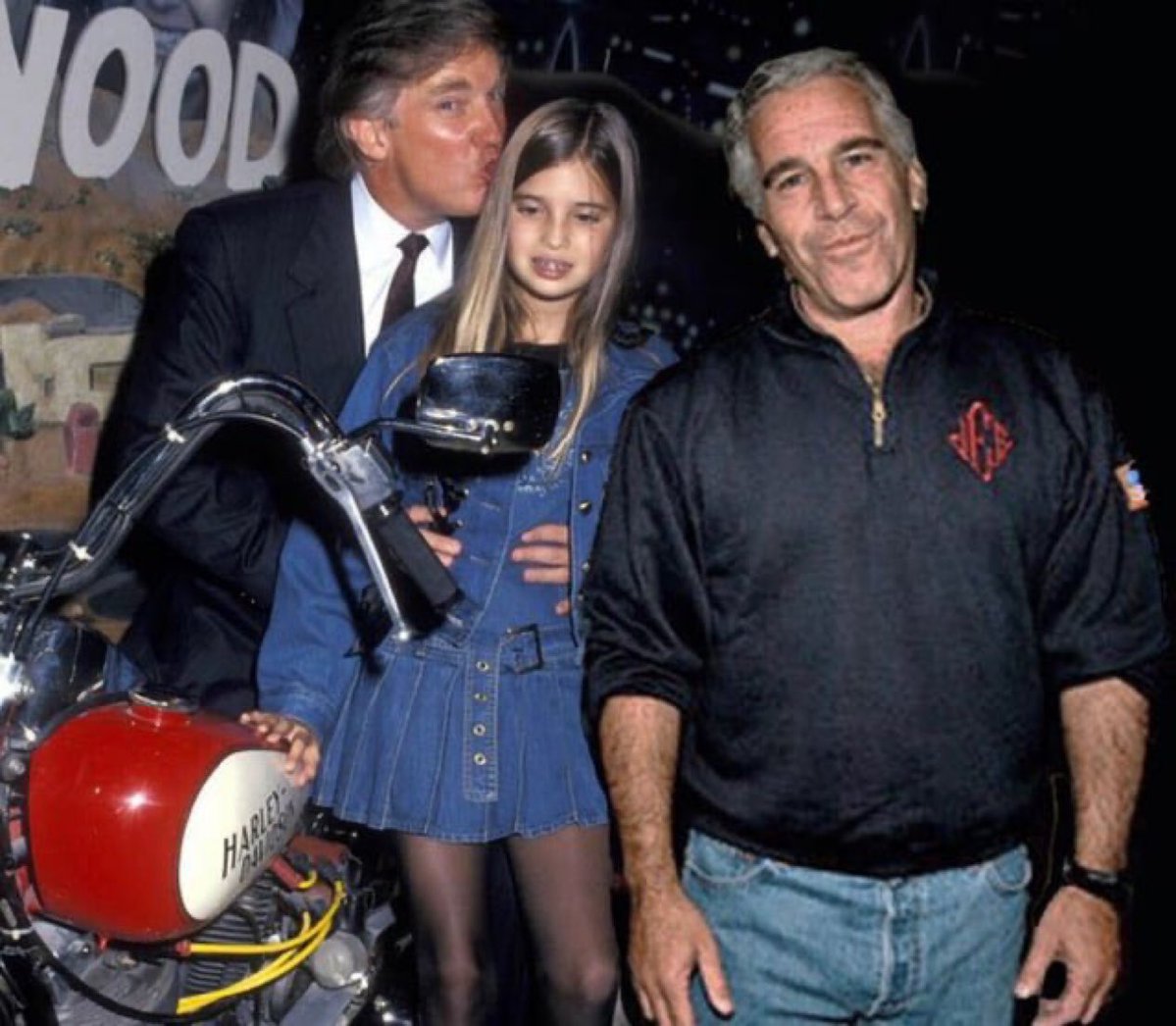 ELMObrokenWings's tweet photo. U.S. Department of Justice: New files released in the Jeffrey Epstein case: - 3 million pages of documents. - 2,000 new videos. - 180,000 new photos https://t.co/ZZz9JQe7mm