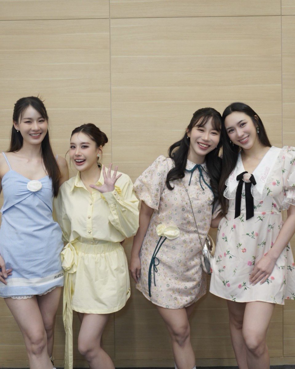 OrmFolk_KR's tweet photo. 🙏 오늘 #นายอินทร์สนามอ่านเล่น2026 행사에
‘OrmSin–Folk’, ‘Ploy–Panda’를 초대해 주신
@naiinfanclub 측에 진심으로 감사드립니다 📚✨
#สนามอ่านเล่น2026xormfolk
#สนามอ่านเล่น2026xPloyPanda
#นายอินทร์สนามอ่านเล่น
#นายอินทร์สนามอ่านเล่น2026
#ormfolk #ploypanda https://t.co/iN08Fsa7HW