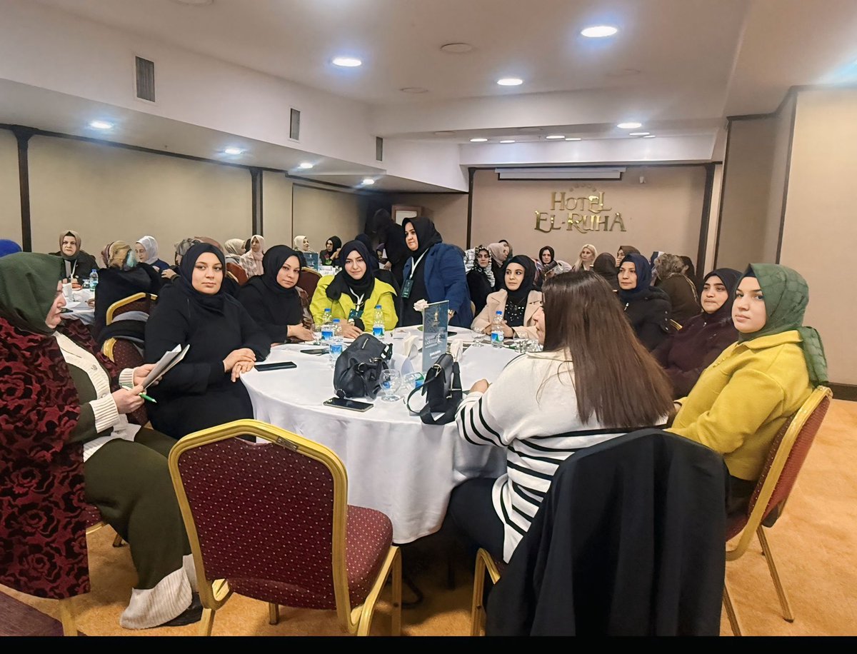 Kadın Kolları Teşkilat Çalıştayımızda birlik ve beraberliğimizi daha da güçlendirip, yarınlara dair yol haritamızı netleştirdik.

Güçlü kadın, güçlü teşkilat!

<a href="/RTErdogan/">Recep Tayyip Erdoğan</a> 
<a href="/tugbaisikercan/">Tuğba IŞIK ERCAN</a> <a href="/sevilcan8/">Sevil Can</a> <a href="/DndDndar/">Esra Dündar</a>