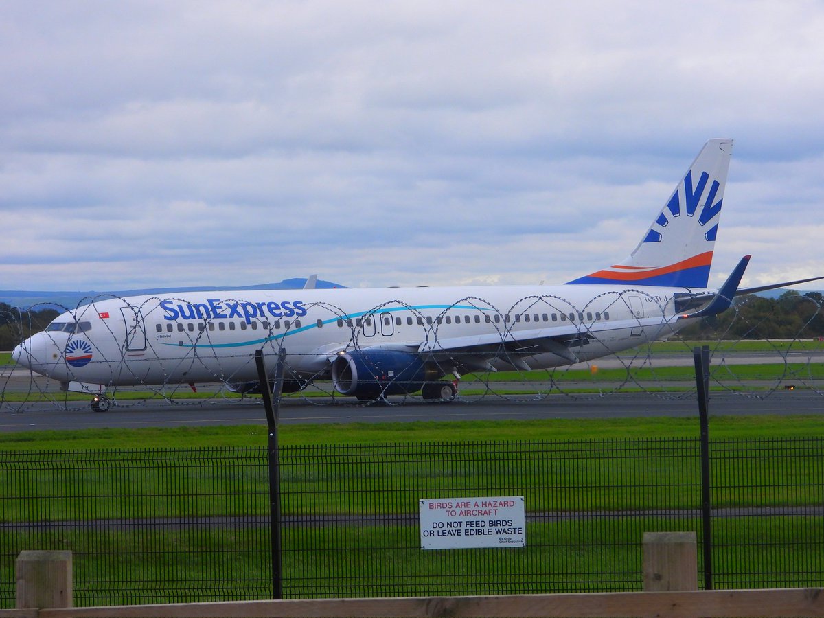 DAviation17's tweet image. Heres a shot of @SunExpress Tailwind Flight XQ534 Boeing 737/8 (TC-TLJ) seen here having arrived into (MAN) 🇬🇧 from (AYT) 🇹🇷 on 07/10/25. #Tailwind #Sunexpress #TCTLJ #Boeing737 #B737 #Boeing #avgeek #planespotting #Manchester #Manchesterairport #aviation #avgeek
