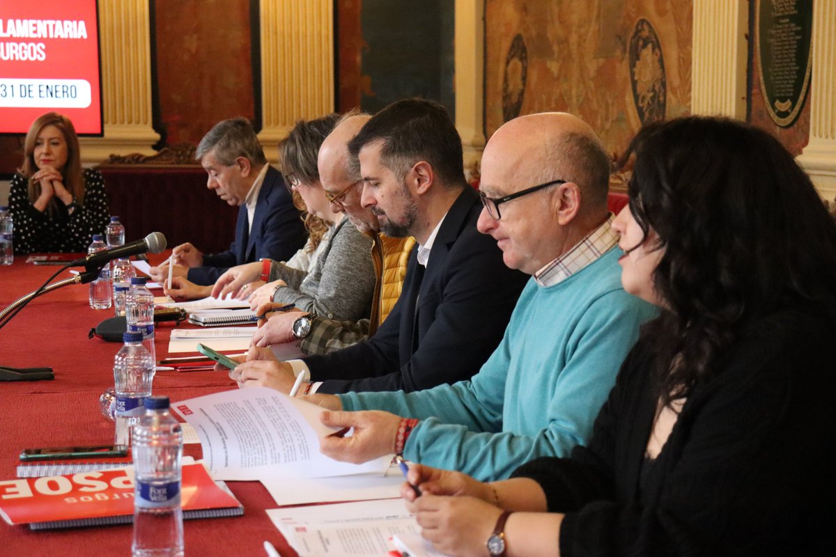 psoeburgos's tweet photo. ➡️@estherpcamarero contrapone el proyecto agotado y de castigo la ciudadanía de Mañueco con el modelo de compromiso del PSOE. 

🌹Reunión interparlamentaria del @psoeburgos  

💻https://t.co/mMIAUwSMHH

#BurgosGana #ComienzaElCambio https://t.co/59YZ1CrTPn
