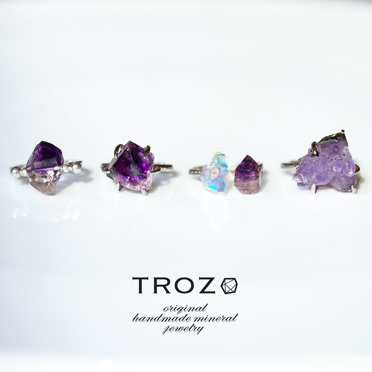 本日22時から販売致します！ よろしくお願いします🙏✨