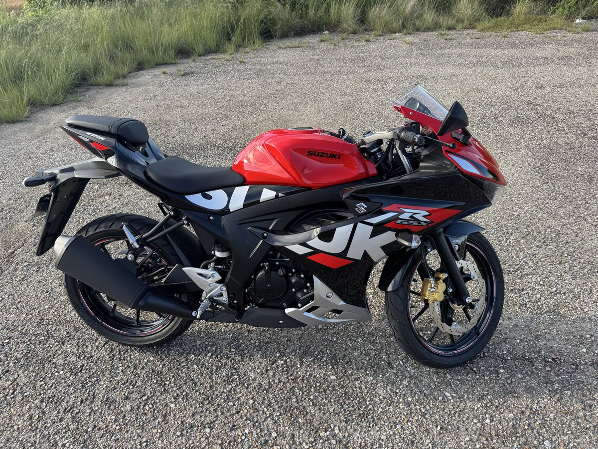 #自分のバイクに付けているマフラーはどこ製なのか言う

若い頃は「煩いだと?タダでこんな良い音聞かせてやってるんだから感謝しろ!!」だったけど、今ではすっかりノーマル派。