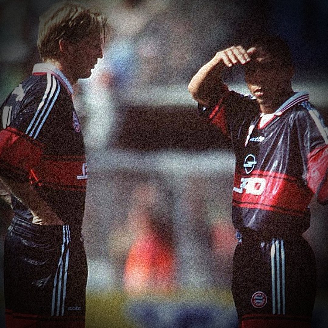 CasaFootballPod's tweet photo. Ce samedi, le @FCBayern affronte @HSV en Bundesliga. L'occasion de se rappeler du match du 31 janvier 1998 au cours duquel Élber inscrira un doublé ! Légende outre-Rhin, le Brésilien nous a raconté son parcours en toute sincérité
#CasaFootballPodcast #BayernMunich #OL #Elber https://t.co/PcsQ6t7qlB