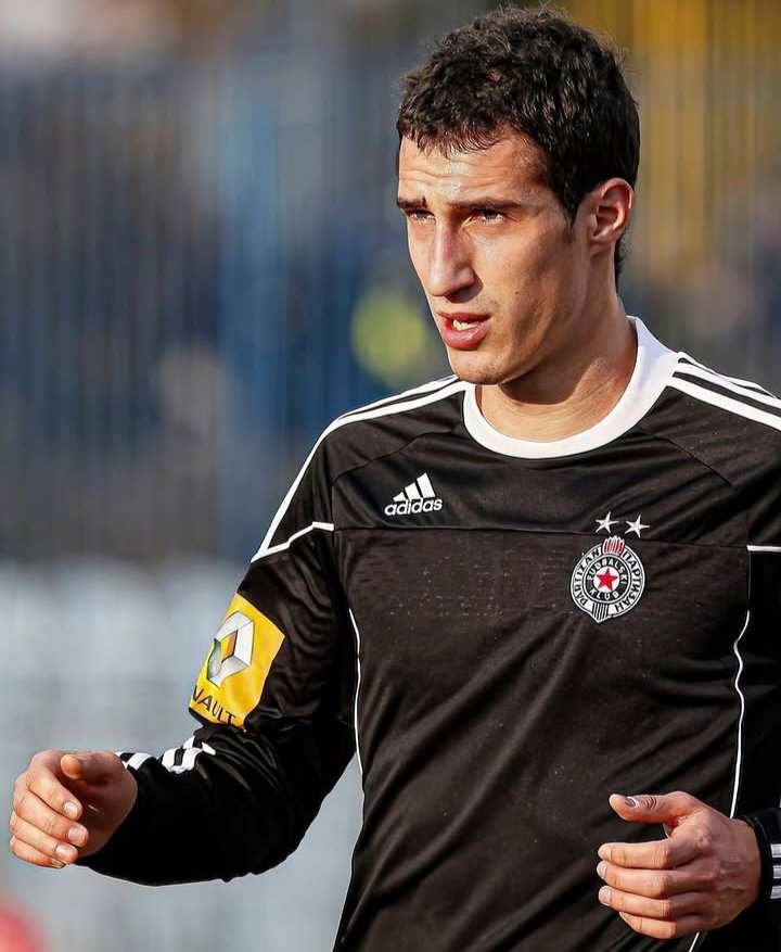 "Imao je Partizan i duži period bez osvojene titule, doduše u mnogo većoj zemlji i kvalitetnijoj ligi, ali je sve to preživeo, pa će preživeti i ovo."

- Radosav Petrović