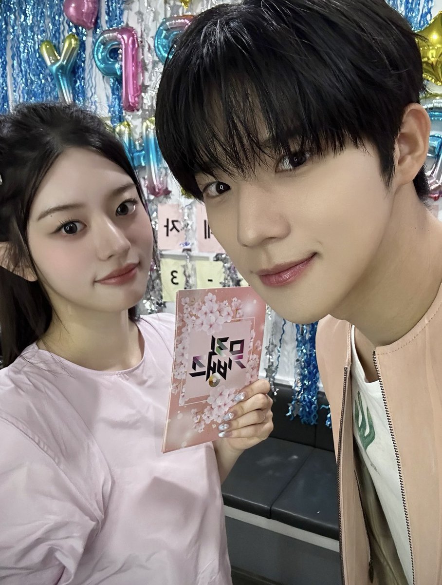 KBSMusicBank's tweet photo. https://t.co/4vcmStS98C