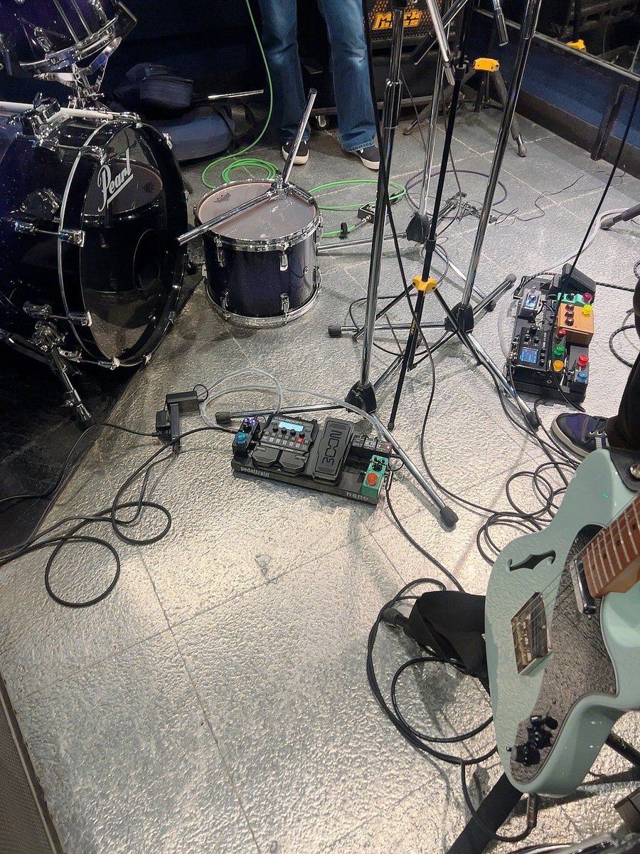 明日、2026.2.1 sunは🥸
MELODIA Tokyo 13th Anniversary
＆直訳ロッカー王様 デビュー30周年記念ライブ
『Music KINGdom ’26』

2026年1発目のライブです！！
おめでたい周年ライブ、皆で一緒にお祝いしましょう㊗️✨️
この後は制作期間に入る予定なので是非ともこの機会に会いに来てください！！！