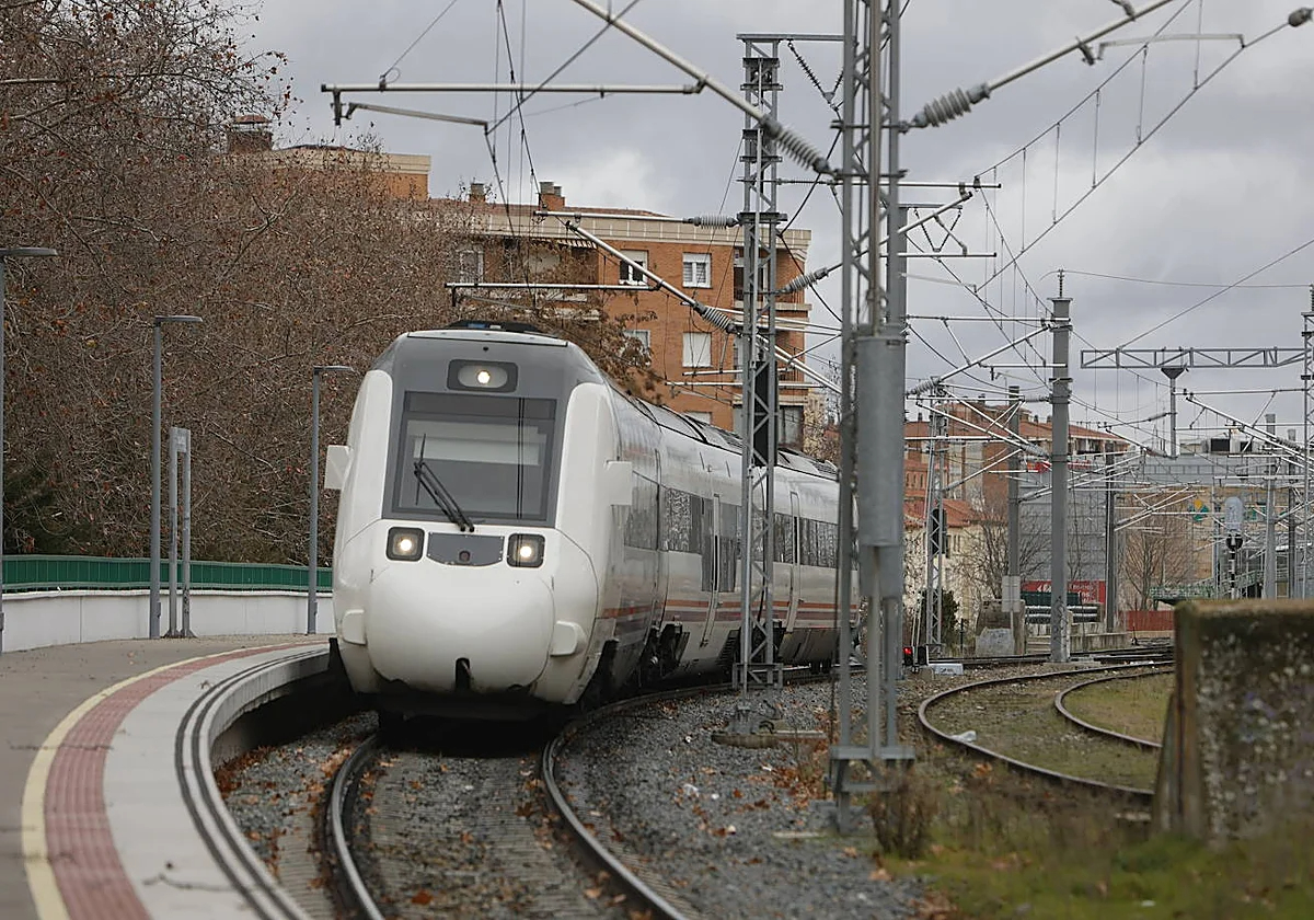 "España es, después de China, el país del mundo con más kilómetros de red de Alta Velocidad. Salamanca, por su parte, tiene los mismos que Burundi: ninguno. Obnubilados por la soberbia, en este país no dejamos de presumir de que tenemos casi la más larga. Y henchidos de orgullo,