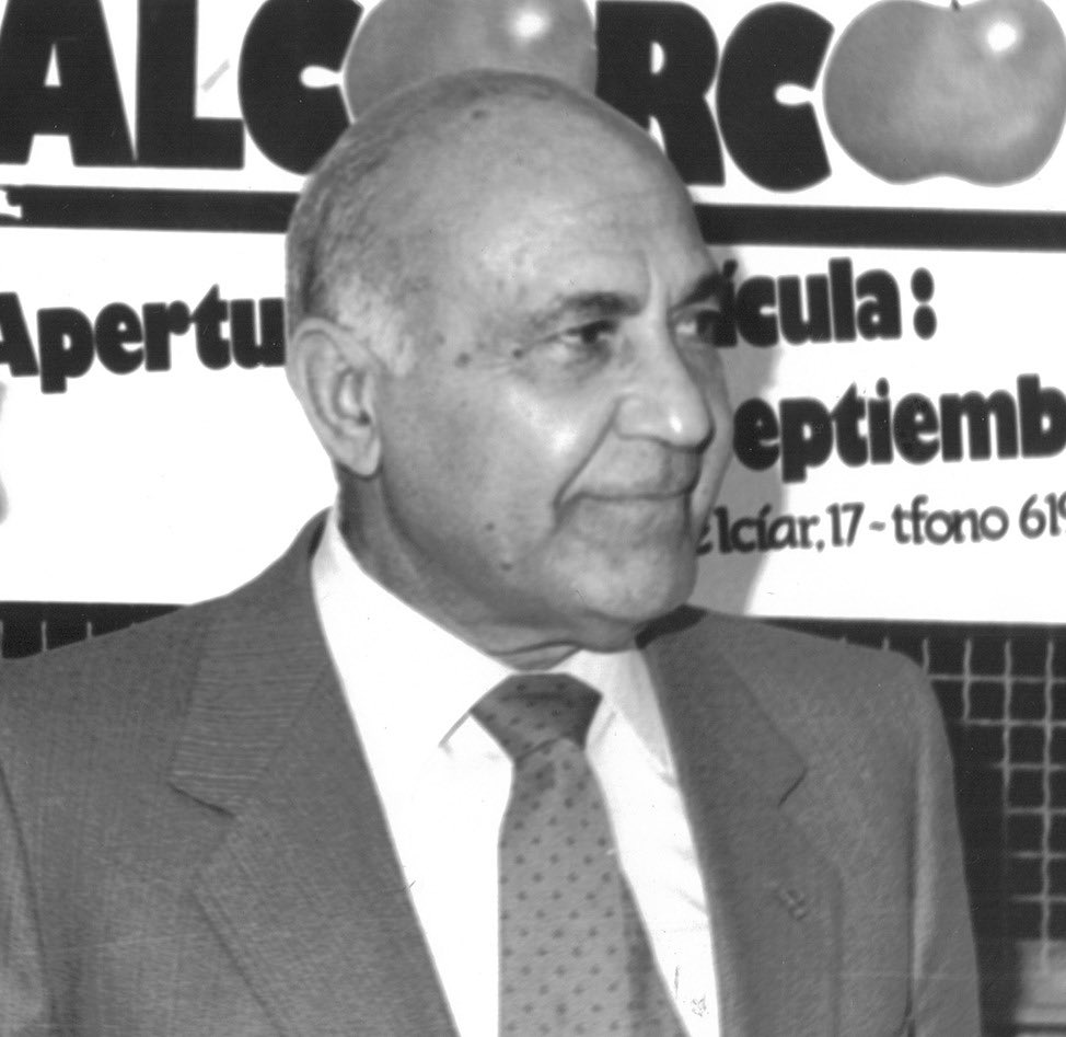 35 años del fallecimiento de José Aranda, el Alcalde que hizo #Alcorcón lo que hoy es.

Su inmensa labor trajo nuevos colegios, polideportivos, bibliotecas y centros culturales para los niños y niñas, y para una población que siempre le tendrá en su memoria. 

Siempre referente.