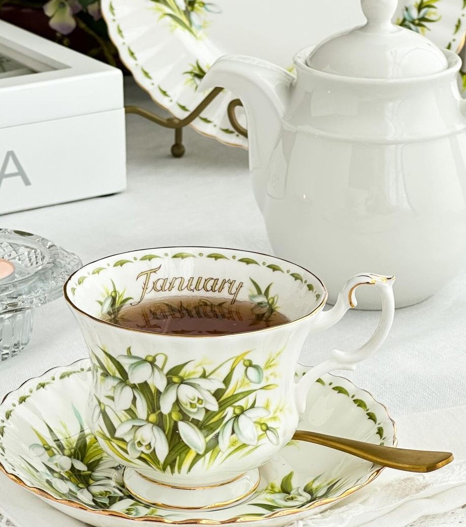 Mroźne południe sobotnie.
I to dopiero koniec stycznia.
Najważniejsze - ciepło ogniska domowego.
W taki dzień najlepsze gorący obiad i gorąca herbata, deser też ciepły.
Dzień dobry.