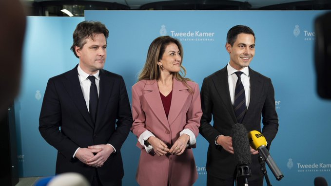 Jij krijgt nog maar 1 jaar WW en moet vervolgens je huis verkopen. Ministers/Kamerleden krijgen nog 2/3 jaren Wachtgeld van tenminste €80.000 en daarna hebben zij nog recht op WW uit voorgaande arbeidsverleden.
Rechtsongelijkheid ten aanzien van de rest van de bevolking.