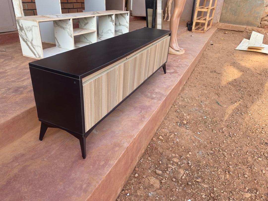 cityhomefurn1's tweet image. Readily available at #350k ugx only 
#5ft Tvstand 
Call or watsup on 
0758710994 #watsup 
0740397600
