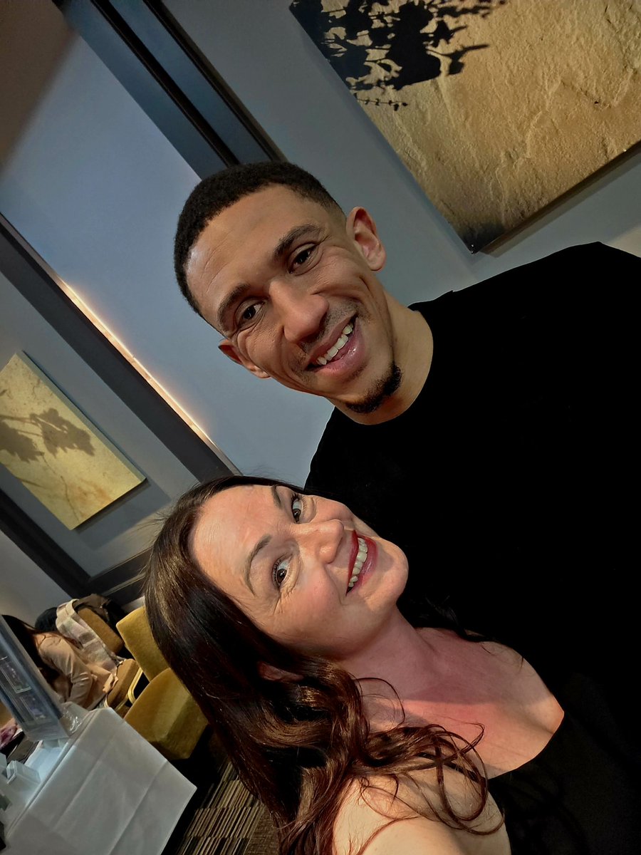 MissEl🦉 (Becs) tweet media