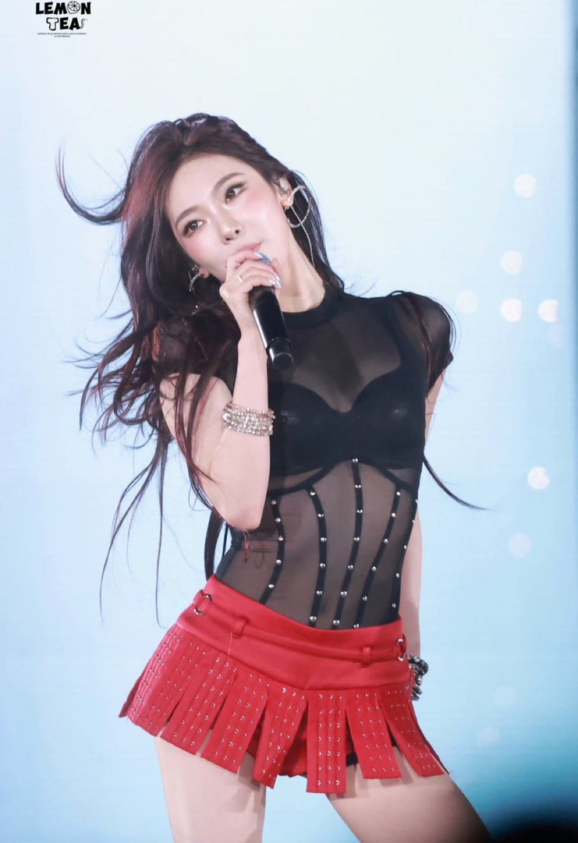 imnotbloomy's tweet photo. คนละอึ้งสวยมาก เจอกันคอนเอสเอมที่ไทยนะ https://t.co/A4VsdoBHgl