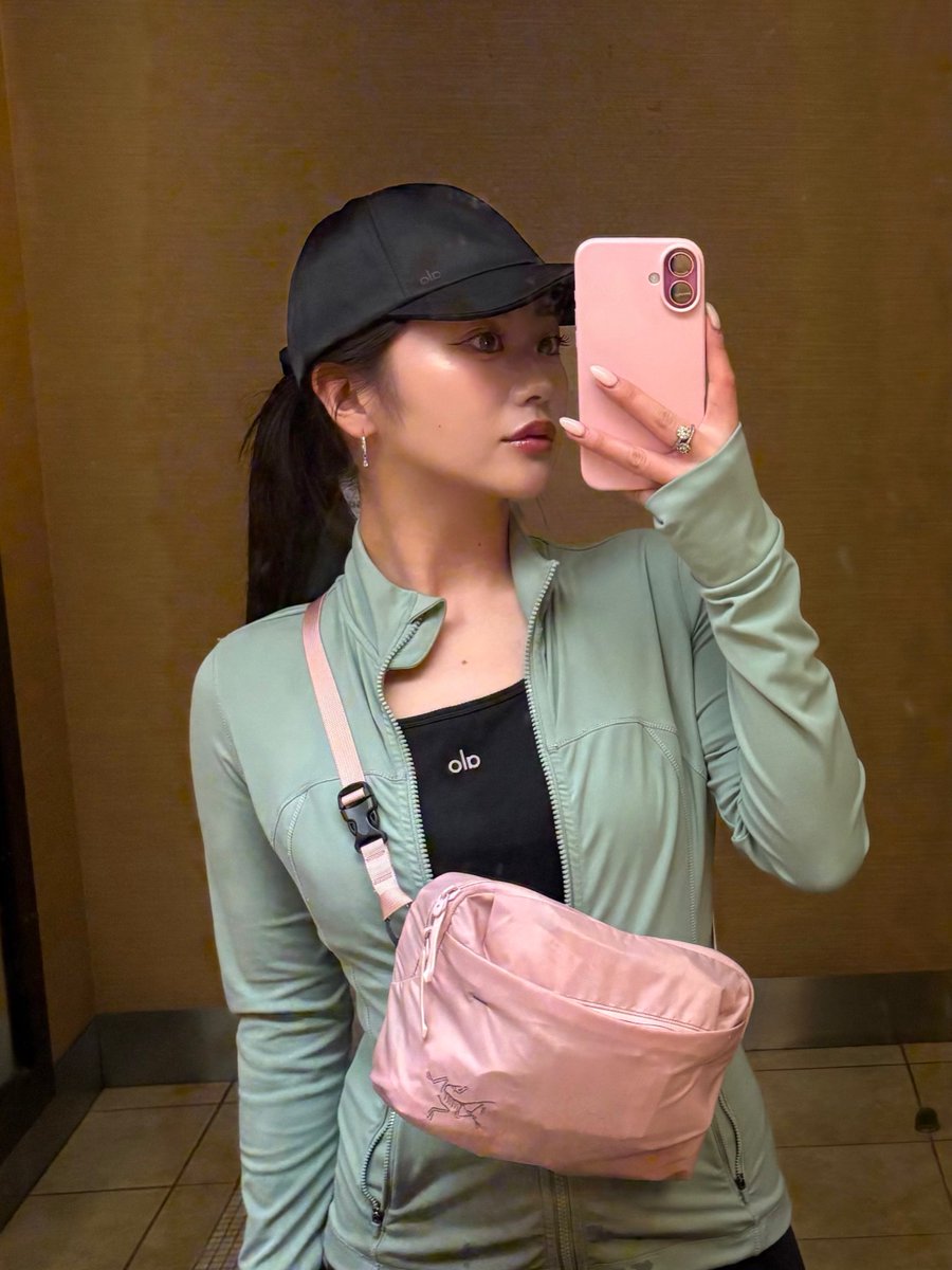 やしろなな tweet media