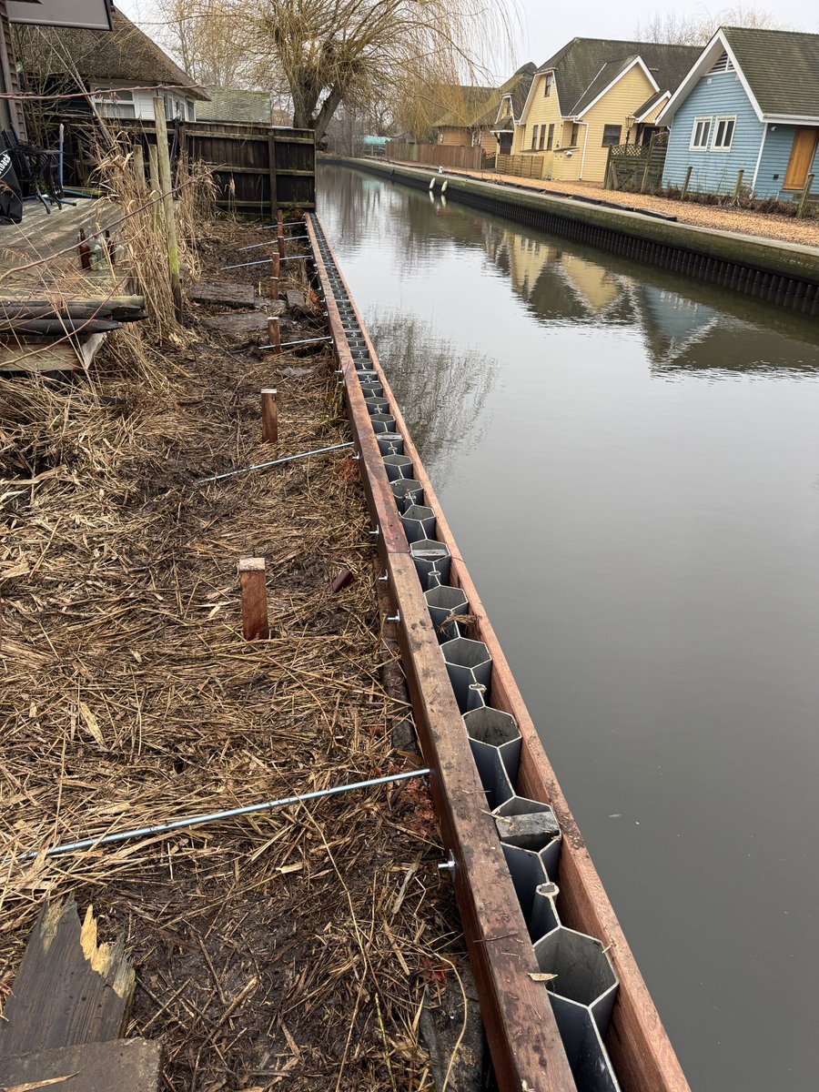 Site visit this week to Norwich to see some #Greenwall #Plastic #SheetPiles that we supplied to a customer installed for a new boat house.

#Greenwall plastic sheet piles are competitively priced and manufactured from 80% recycled plastic so are good for your carbon footprint.