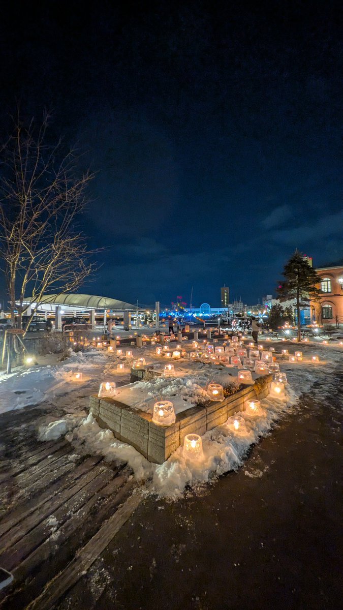 tktt's tweet image. 港文館で、「啄木・雪あかりの町・くしろ」はじまりました。アイスキャンドルにランタンが灯る。平和な土曜日。ありがたい🙏