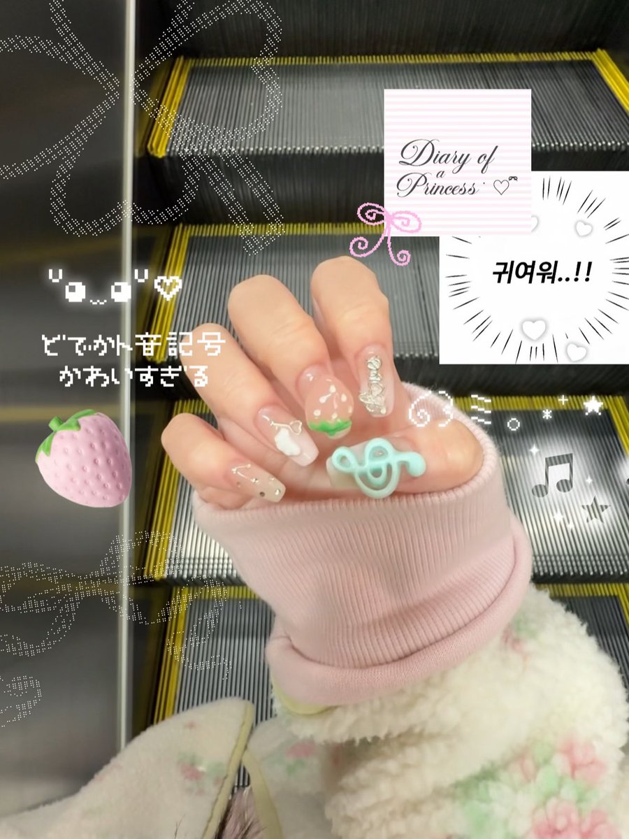 毎月爪にいちご乗せてる🍓🪽⭑ ⊹₊ ⋆.ᐟ