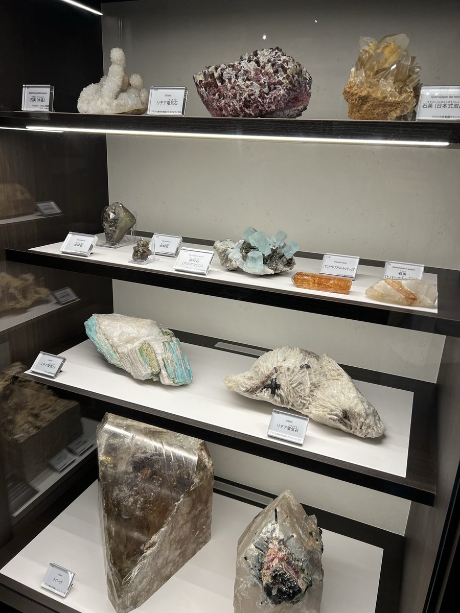 免活に!!高線量‼南砺ペグマタイト(59) ペグマタイトをはじめとする様々な鉱石 鉱山を再現した展示も見られる