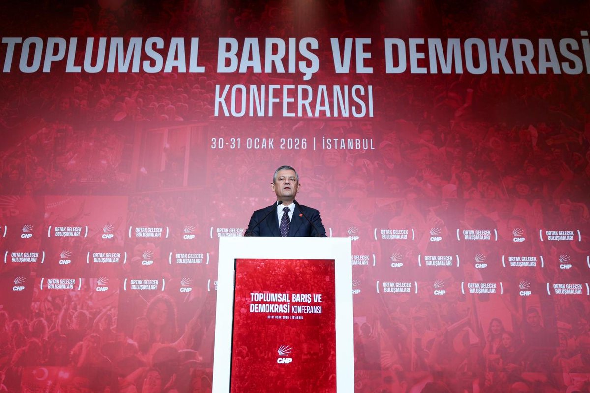 itibarhaberx's tweet photo. CHP, “Demokrasi ve Toplumsal Barış Konferansı” adı altında Kürt sorununu tartışacak:

Katılımcılar:

-DEM Sözcüsü Ayşegül Doğan
-MHP'li Feti Yıldız
-Türkan Elçi
-Rakel Dink
-Ahmet Kaya’nın eşi Gülten Kaya
-Yılmaz Güney’in eşi Fatoş Güney
-Sırrı Süreyya Önder’in kızı Ceren Önder https://t.co/zEREUookUn