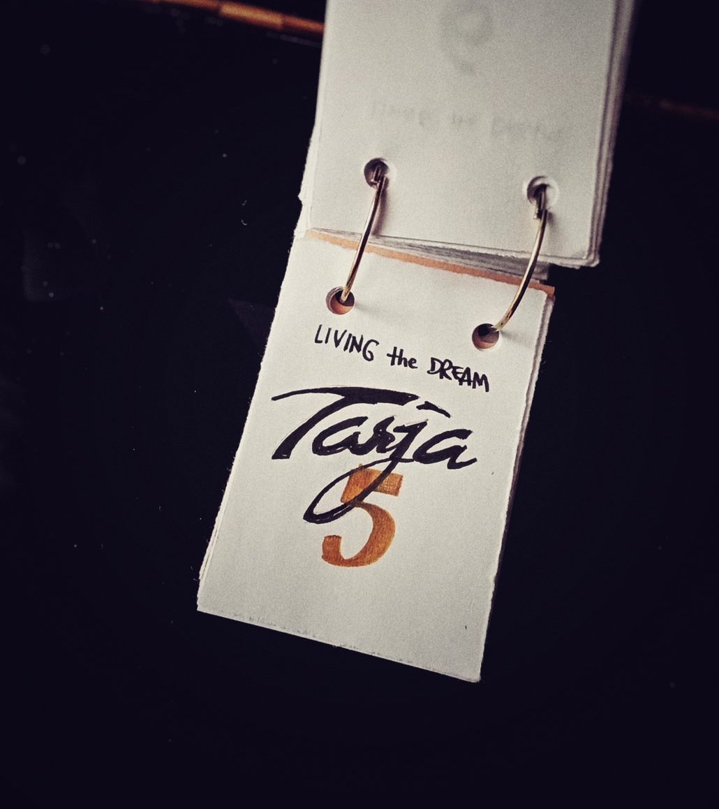 -5!!! 😍 Now that it's almost here, I can't contain my excitement! <a href="/tarjaofficial/">Tarja Turunen</a> non vedo l'ora di rivederti! 🖤🇮🇹

(Yes, I've been doing the countdown for over 300 days)