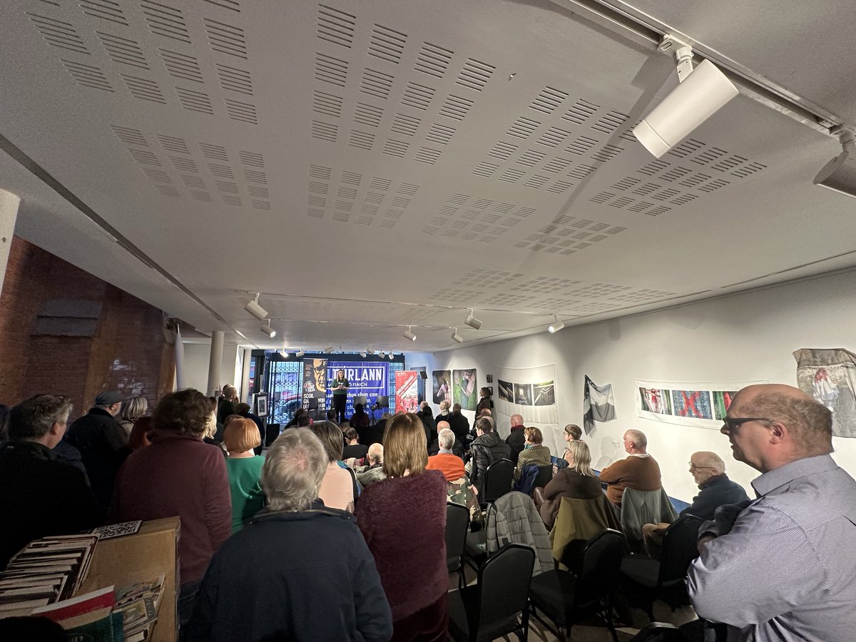 Glór na Móna tweet media