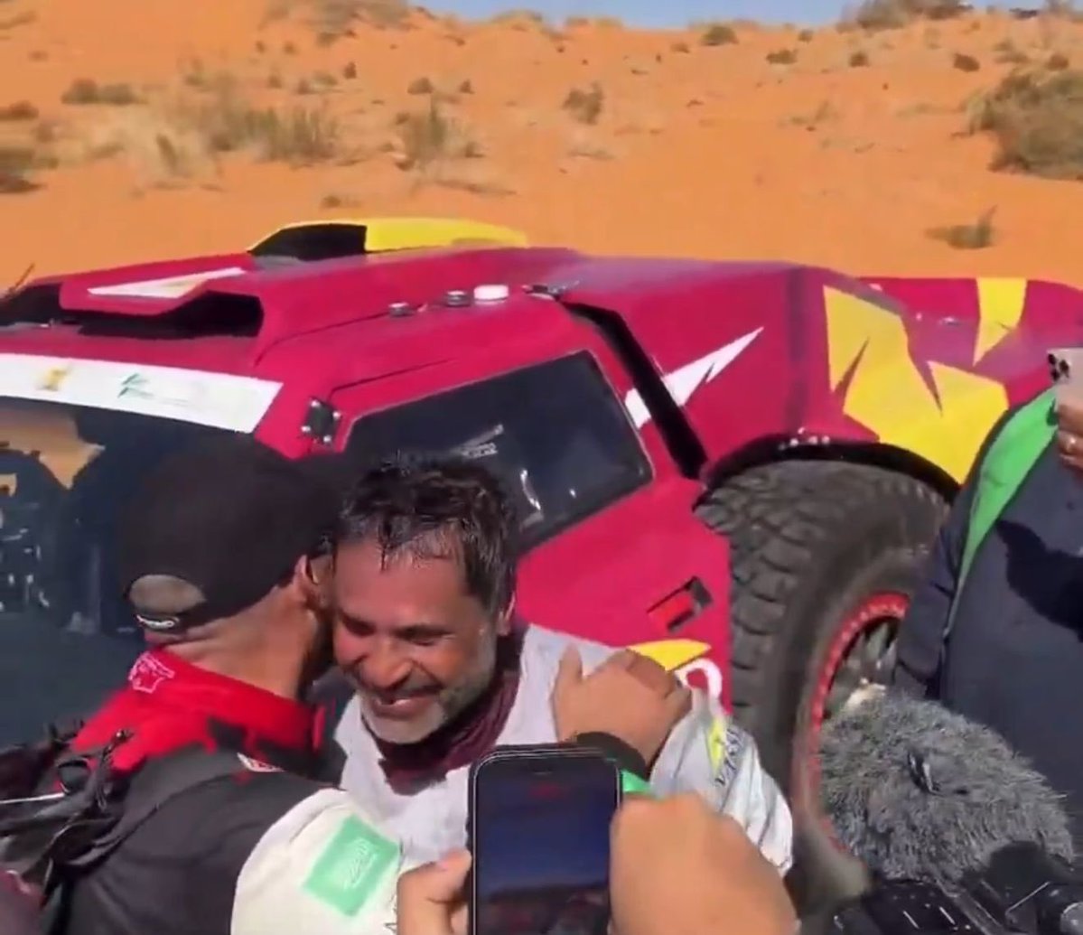 🔴قدم الكابتن / يزيد الراجحي التهاني والتبريكات لـ ناصر العطية بالفوز برالي حائل الدولي عند خط النهاية بكل روح رياضية. #صحيفة_عين_الحقيقة