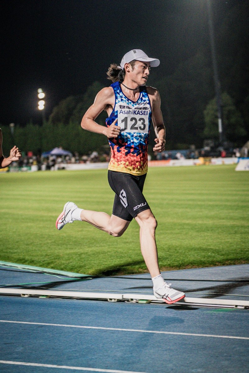 muscle9612's tweet photo. 【退任スタッフ・退部選手のお知らせ2】

佐藤　慎巴選手

2022年入社、持ち前の明るさでチームを牽引、5000mではチーム記録をマーク、駅伝では1区を担当しチームの流れを作る走りをしてくれました。

今後は退社し地元に戻り家業を継ぎます。 https://t.co/ZZllntuzOU