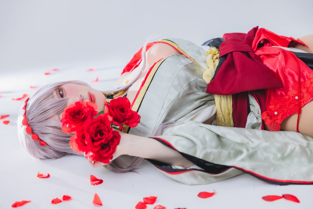 ks_otk_sachi's tweet photo. NIKKE/
  紅蓮:ロンギングフラワー

📷️:@karasu_kobe 
#NIKKEcosplay  #NIKKE https://t.co/X9GYivTPVJ