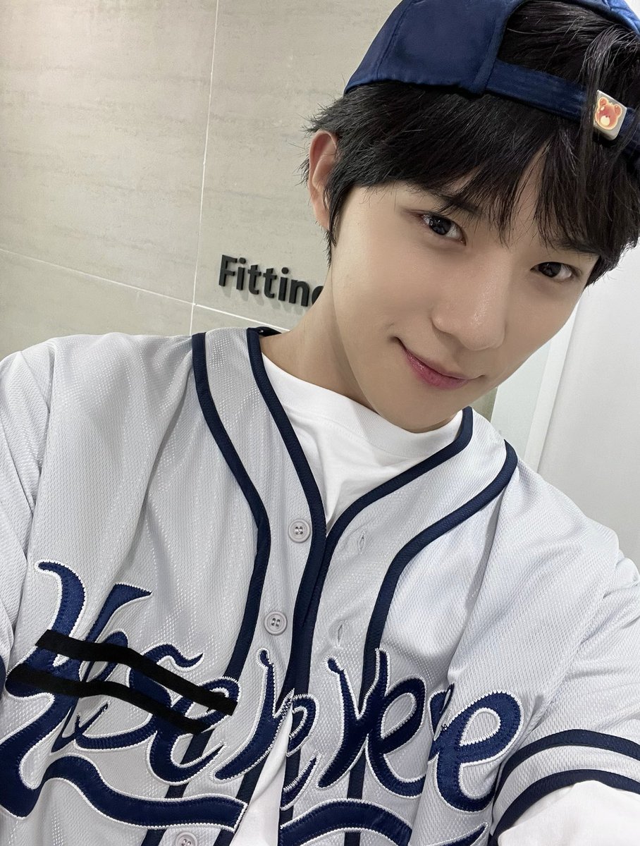 아니 뮤뱅 왜 이런 셀카를 지금 미공개로 푸시는 거죠ㅠ 개예쁜데.......