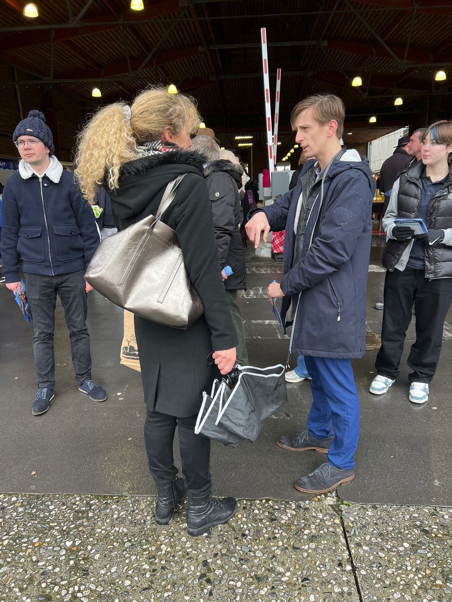 BernierNicola40's tweet image. 🔥 PRÉSENT SUR LE TERRAIN 🔥

Sur le marché aux côté de @Nicolas_Leregle ,

la liste #RN - #UDR va à la rencontre des habitants pour annoncer les réunions publiques.

💡 Le changement commence ici.

#Terrain #Engagement #Changement #MontDeMarsan