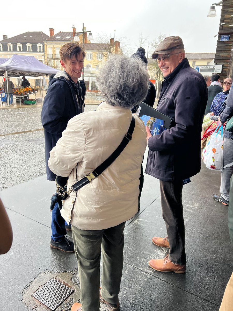 BernierNicola40's tweet image. 🔥 PRÉSENT SUR LE TERRAIN 🔥

Sur le marché aux côté de @Nicolas_Leregle ,

la liste #RN - #UDR va à la rencontre des habitants pour annoncer les réunions publiques.

💡 Le changement commence ici.

#Terrain #Engagement #Changement #MontDeMarsan