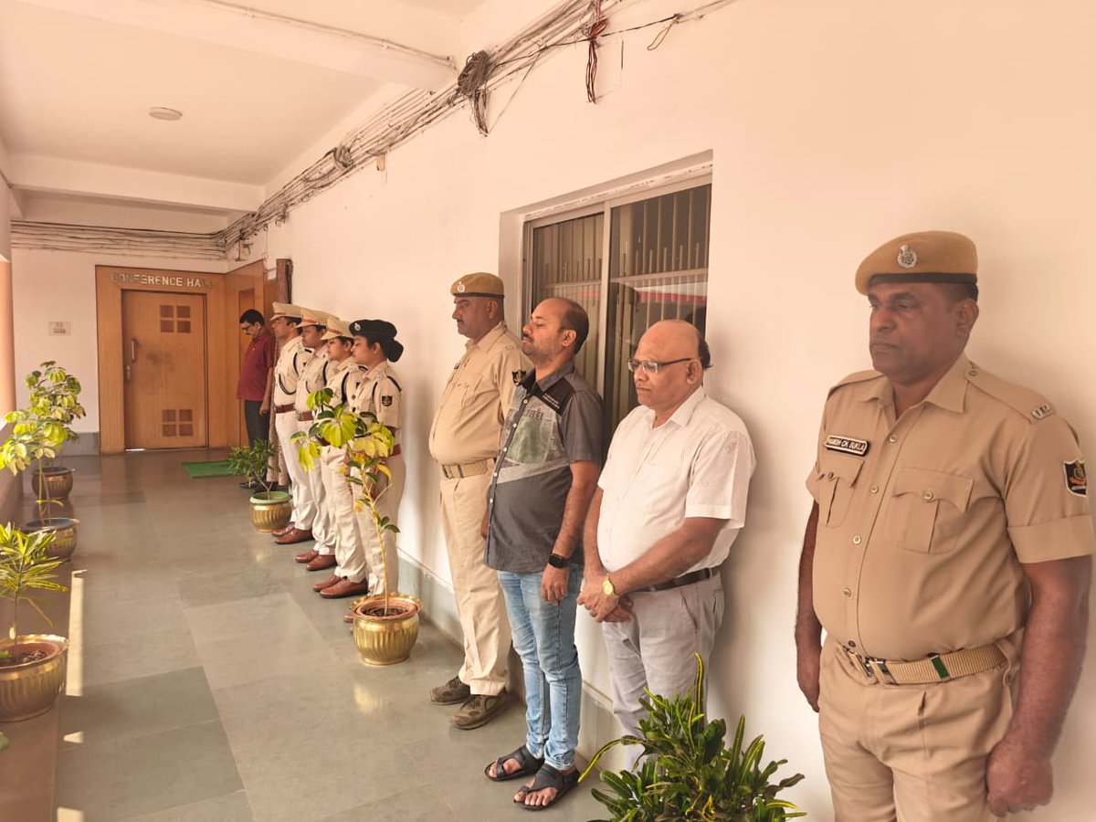 DirBpspa's tweet photo. BPSPA, Bhubaneswar observed Martyrs’ Day today and paid heartfelt homage to the brave souls who laid down their lives during India’s freedom struggle.
On this solemn occasion, a two-minute silence was observed by the faculty members and trainees of the Academy. https://t.co/FxAmnFdSyR