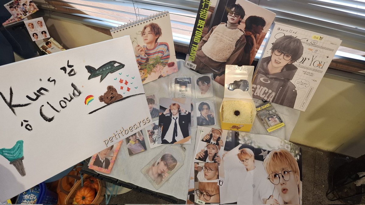 Dari pecinta beruang untuk beruang nya WayV. 
Makasih banyak untuk hari ini tim <a href="/ywwabdg/">WAYZENNI BANDUNG</a> dan etalase (?) all about Kun yang kece abis <a href="/bearylovelyy/">ᮓᮤᮓᮤ🍄</a> 
Love sabandungeun🫶🏻😆