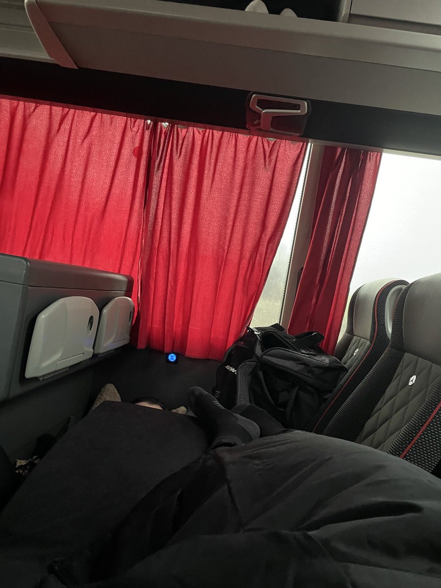Shanto__'s tweet photo. Bus ride life https://t.co/C9TeGPjyUr