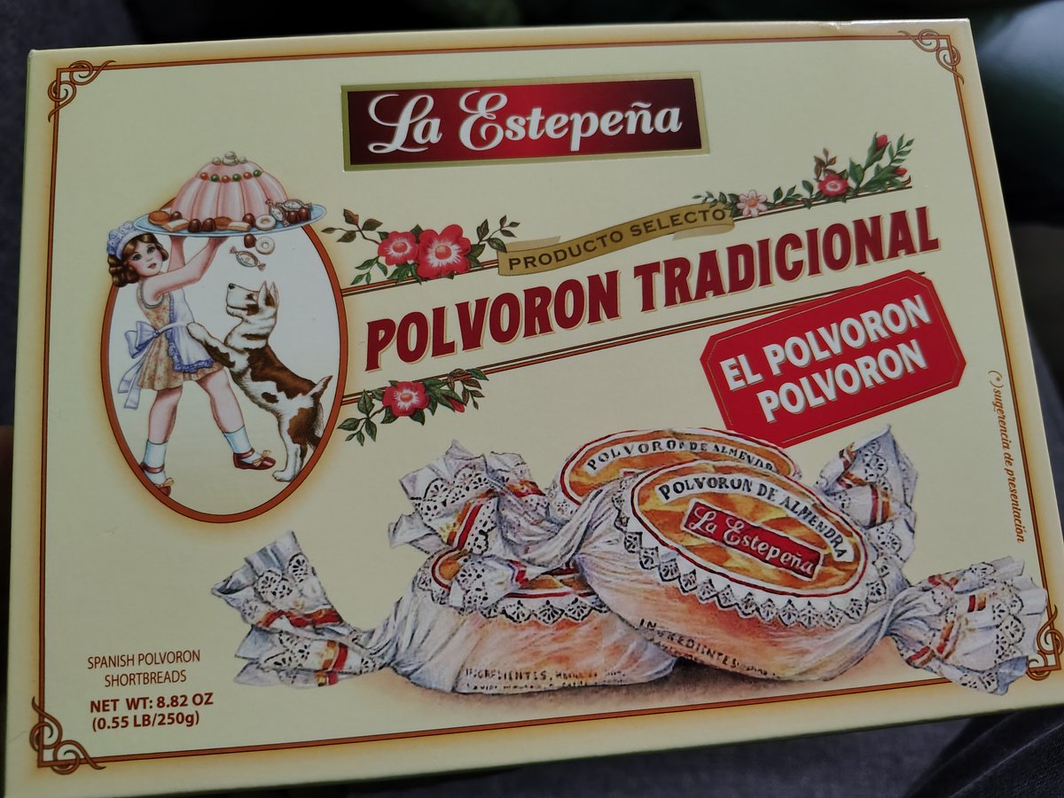 arrispy's tweet image. Ciastka migdałowe, ale bardziej jak sypiąca się pasta niż chrupkie ciacha - wielkie, zapychają już po jednym, ale w smaku ekstra #laestepena #polvoron #almond #spain