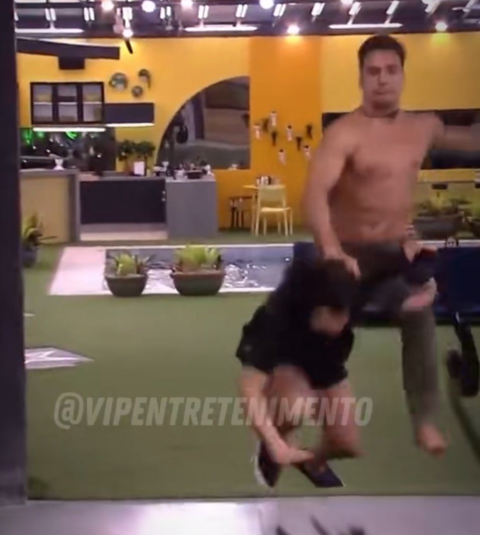 haitiano que almoçou o helio negão tweet media