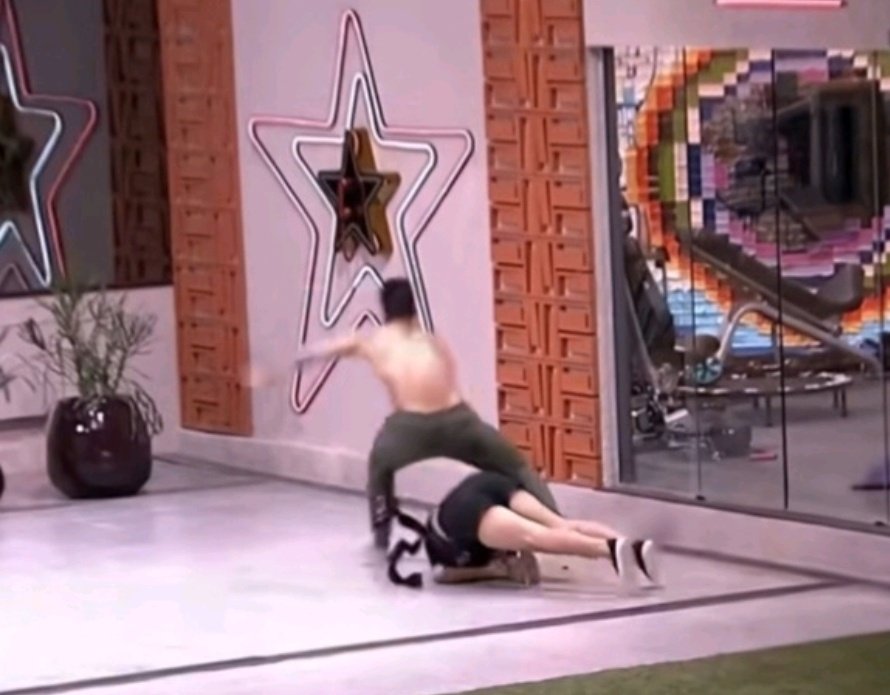 haitiano que almoçou o helio negão tweet media