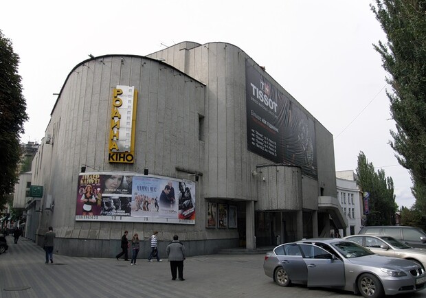Дніпровські, а пам'ятаєте нічні нон-стопи в кінотеатрі "Родіна" в середині нульових?

Три фільма, а потім пів на шосту чи шоста ранку можно по парку Лазаря Глоби погуляти або вийти на Набережну.

Безтурботні часи )

Nostalgia