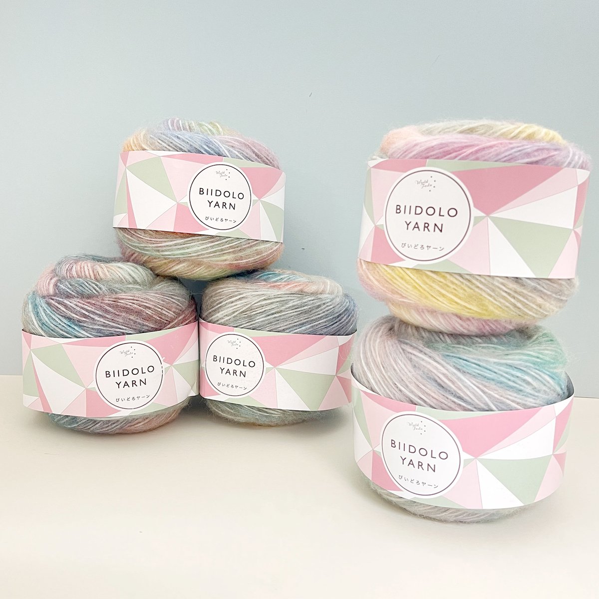 yuzawaya_hobby's tweet photo. ガラスみたいな透明感のあるカラー✨
人気の毛糸「びいどろヤーン」🧶
https://t.co/Ab8ml1f7FC

ロングピッチの華やかなグラデーションが美しい。
大玉だから1玉でベストが編めます。
(ユザワヤ 湘南辻堂店より) https://t.co/hGNsvLvig9