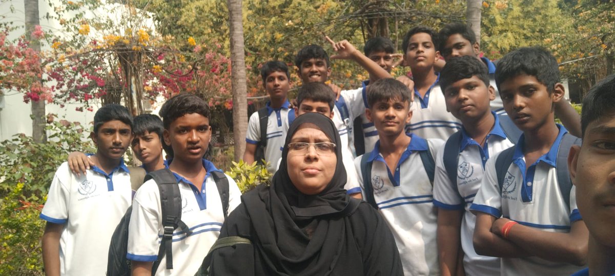 MmccSchools's tweet image. Little moments, big happiness! 🌟
A fun-filled picnic that turned simple joys into beautiful memories. 🌈🎉

#PicnicMoments #HappyTimes #FunFilledDay #JoyfulMemories #LittleHappiness #OutdoorFun #KidsJoy #MemoriesMade