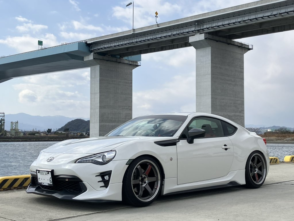 #型落ちのクルマにしか乗れない貧乏人
6型も型落ち🥲8型はカッコ良い👍乗り換えるなんてお金が😅でも愛着もあり、そこら辺の8型に見た目では負けてませんよ😊性能はボロ負け🤣
