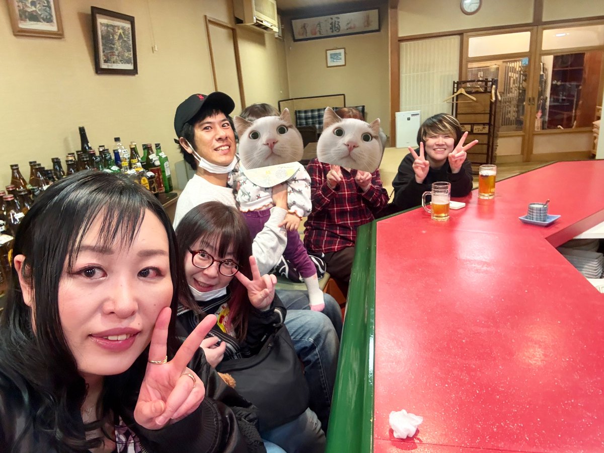 mateco147's tweet photo. ママの遺品整理で連日実家きてました！
あまりにも量が多くて全然時間足りなくて
誰にも会えず帰るとこだったけど
急に連絡したのにみんなに会えたありがとう〜🥹
かっぱりでの新年会も行きたすぎたぁぁ🥹
また会おう✨️ https://t.co/N0wPiFAhOM