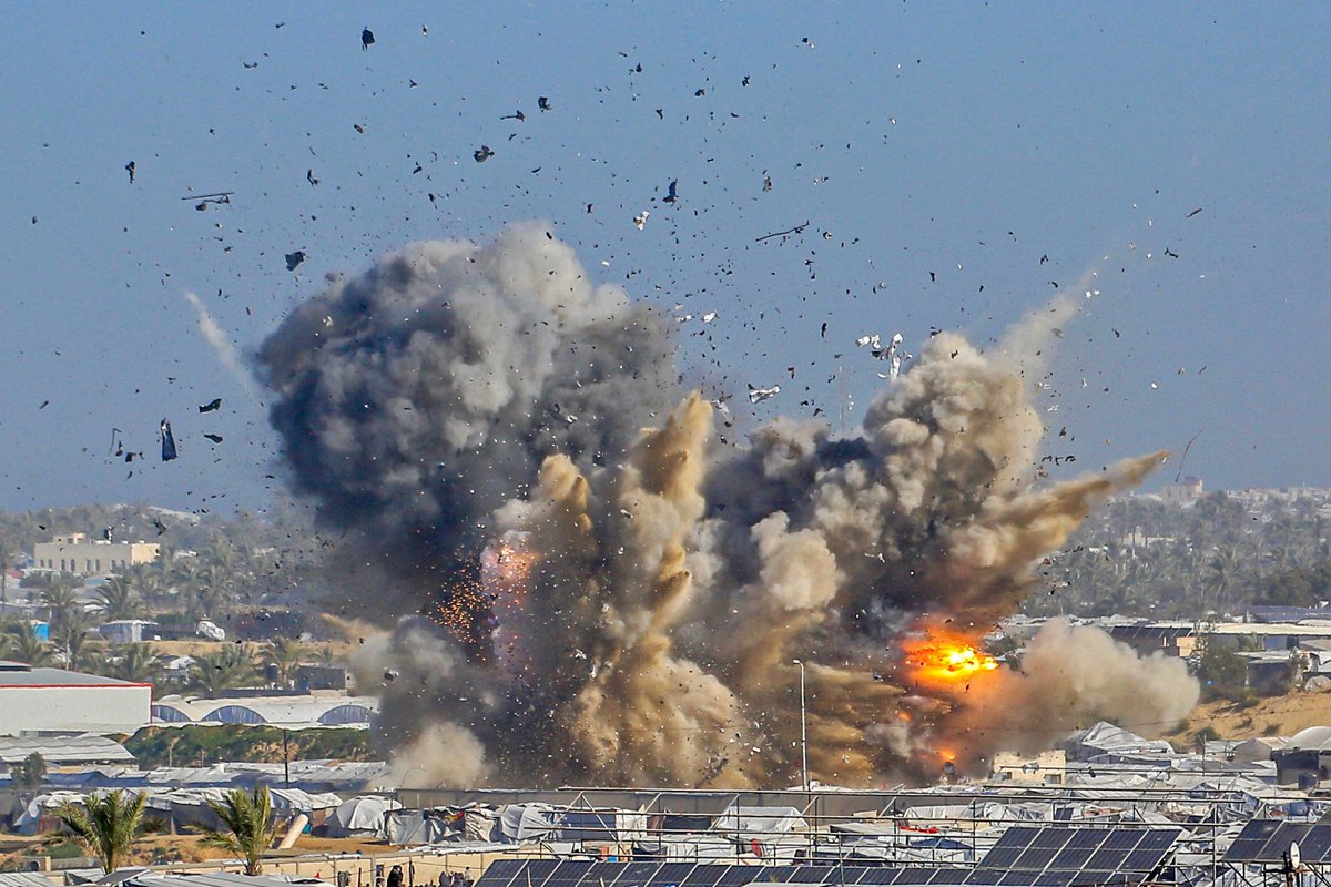 gulftoday's tweet image. Smoke rises from the Gath shelter, housing displaced Palestinians, after an Israeli air strike in the west of Khan Younis, southern Gaza Strip, on Saturday; children among fatalities in Gaza airstrikes, WAFA reports #GazaCeasefire 
gulftoday.ae/news/2026/01/3…