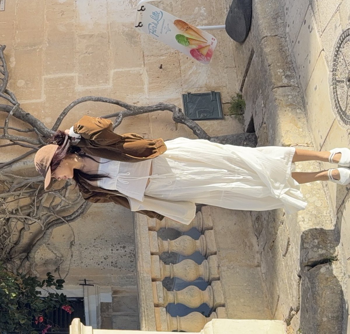 missp_mystaery's tweet image. โอเคมาฮะ ตัวแรกขอแปะแจ็คเกตตัวเก่งก่อนเลย ของแบรนด์ malimays ตัวนี้ดีใจที่พกมามากๆเพราะเป็นสีน้ำตาลโทนที่แมทช์กับทุกชุดทุกลุคได้เลย (ใส่กะชุดกระโปรงยังเข้า🥹) เราใส่ไปโรมไปปารีสมาแล้ว กันลมดีมาก