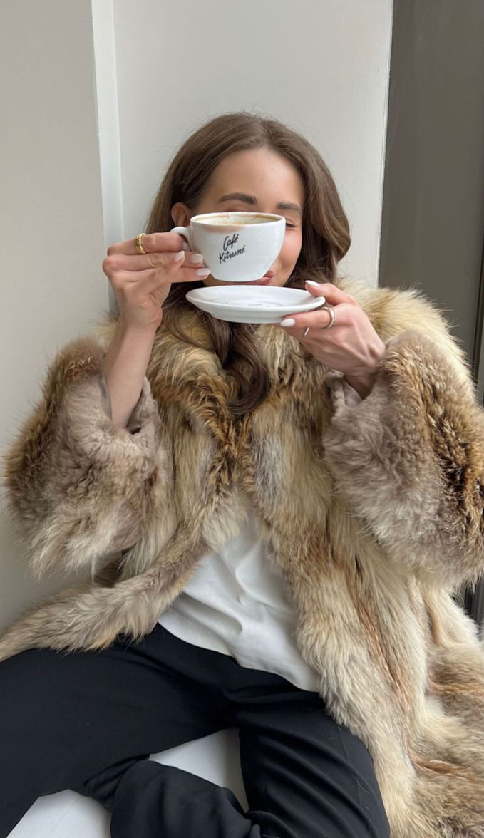 InfurMagazine's tweet photo. Fueling my chaos, one sip at a time☕
#infurmagazine #infurmag #fur #furfashion #furlove #ott #qotd #ootd #ootn #aw #highfashion #highstreetfashion #fashionweek #mobwife #fashion #style #foxjacket #wildfur #jacket #foxfur #moodoftehday #luxurystreetstyle #winterfashion https://t.co/4IX9tSFJwc