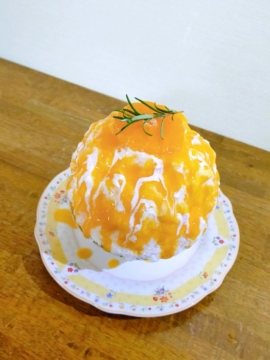 LEE8253's tweet photo. おうちかき氷🍧
◇みかん
毎年楽しみにしているこの季節🍊
越冬樹熟袋掛けみかん「長崎恋みかん」
濃くて甘くて内皮が超薄い最高のみかん
このみかんだからこそのみかんかき氷🍧 https://t.co/7f6GSVIT2e